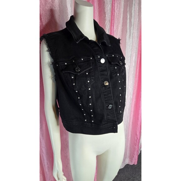 Torrid Studded Black Denim Button-Up Goth Biker Cropped Jean Vest Size 2X Plus - Picture 2 of 8